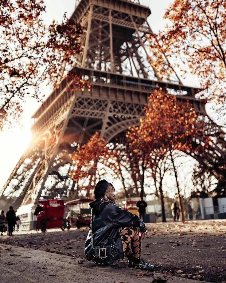 The best way to enjoy a Sunset in Paris by @bakemetoparis! ... Torre eiffel, Tor