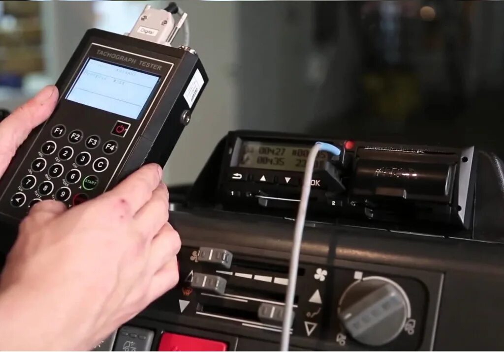 Тахографа vdo dtco 3283. Глонасс тахограф. Тахографы на грузовые автомобили. Тахограф атол drive smart. Тахограф.