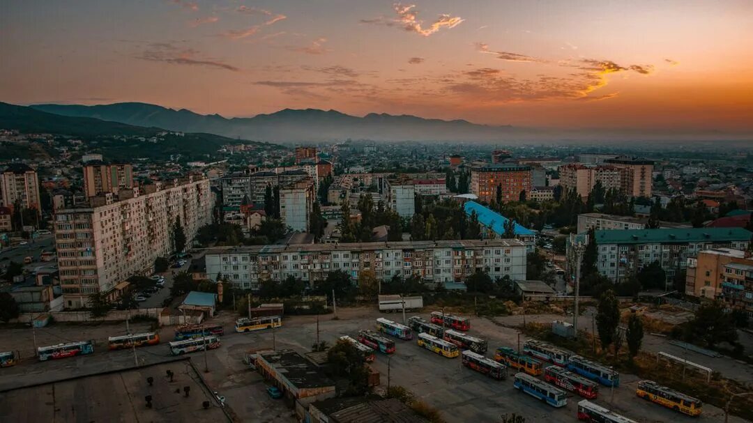 Дагестан город Махачкала. Махачкала Центральная улица города. Улица Ленина в Махачкале 2000 год. Махачкала в 2016.