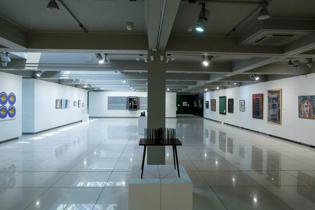 Выставочный центр галерея. Карла маркса 244 ижевск. Выставочный центр галерея. Ижевск выставочный центр галерея фото. Художественная галерея виктория.