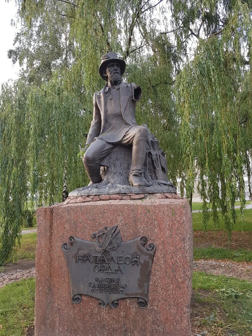 Памятник наполеону в беларуси. Иваново памятники писателям. Памятник орде. Памятник наполеону. Памятник урагана.