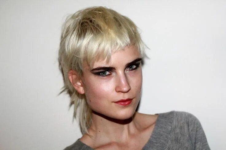 Маллет прическа женская короткая Pin by Matisse Piccolo on Hair in 2020 Mullet hairstyle, Punk hair, Aesthetic ha