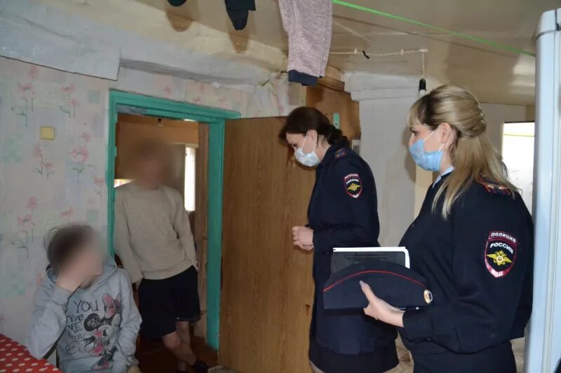 Детская комната полиции по делам несовершеннолетних. Подросток и полиция. Допрос несовершеннолетнего. Полиция по делам несовершеннолетних. Дети которые стоят на учете.