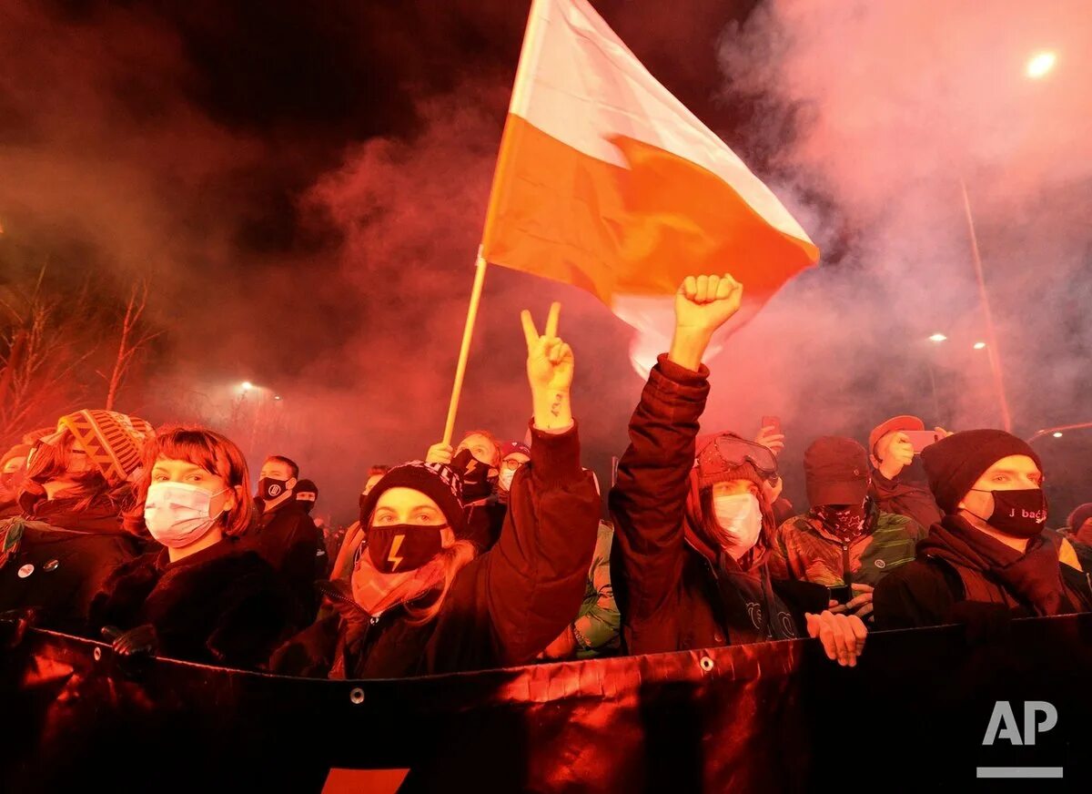 Запад в панике. Протесты в Польше. Митинг в Польше. Демонстрация в Польше. Протесты в Варшаве.