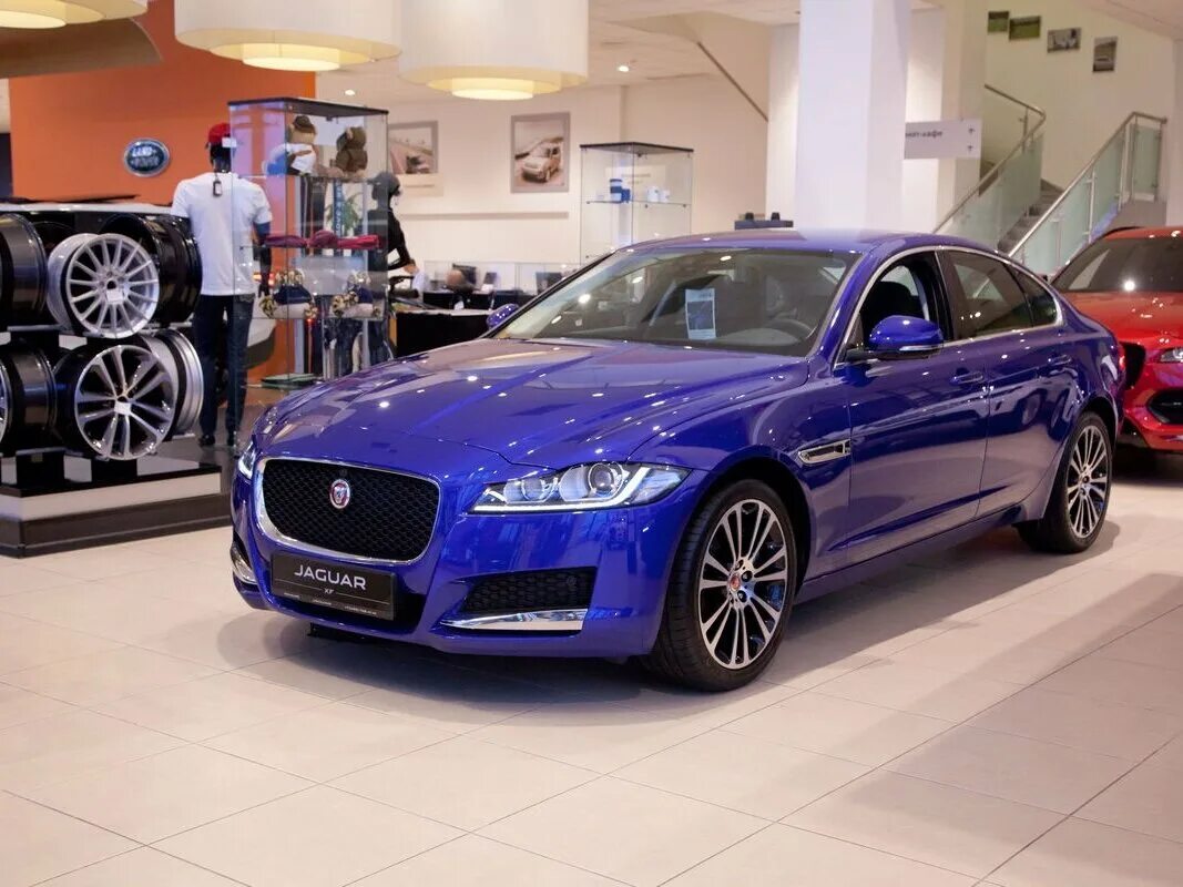 Jaguar xf 250 голубой. мишура синяя. синие новогодние игрушки. голубая мишура. Bmw m4 san marino.