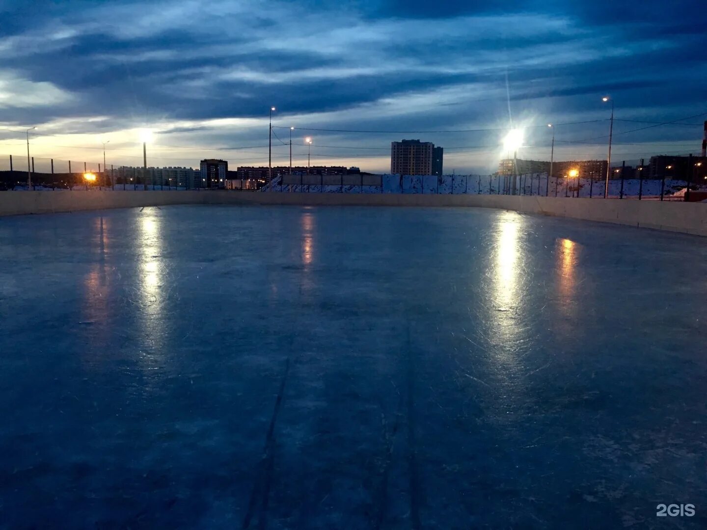 Катки в москве. Каток тагил. Каток тагил. Каток на улице. Каток в парке бондина нижний тагил.