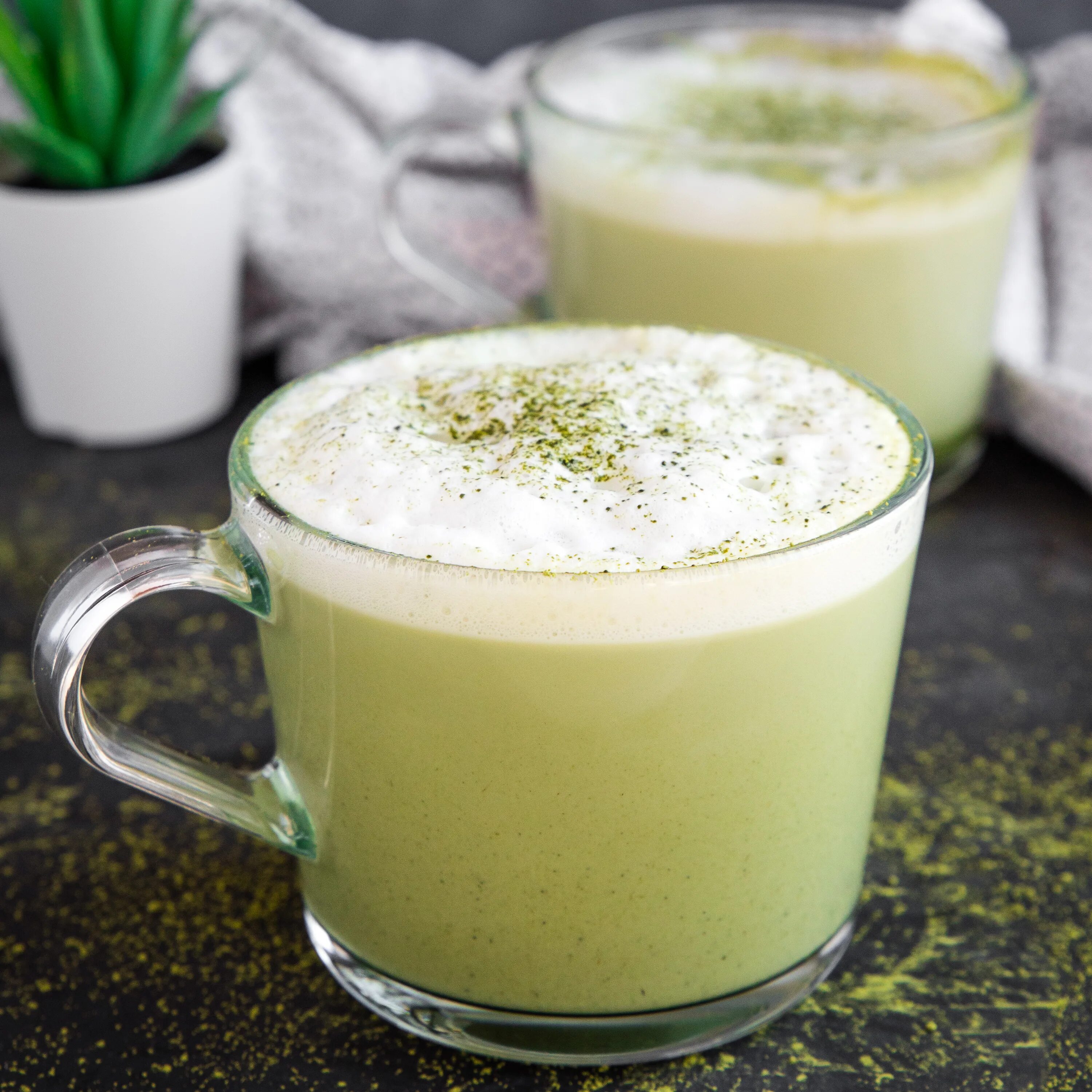 Что такое матча латте. Маття латте. matcha латте. матча-латте green. зелёный чай латте.