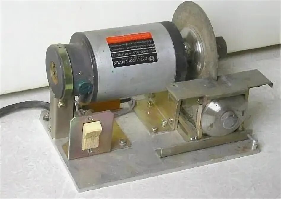 Homemade milling machine. Homemade machines. Мини токарный станок из двигателя уад-52. Наждак электрический настольный. Homemade milling machine.