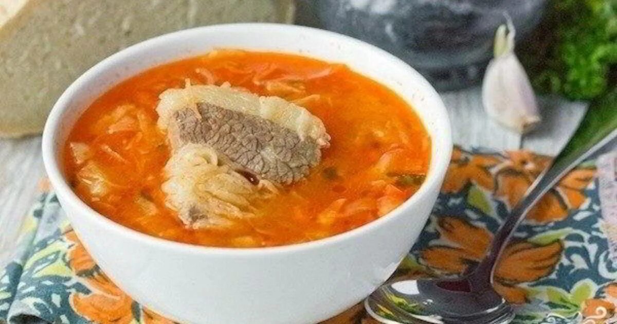 Рецепт вкусный щи с говядиной. Щи с капустой. щи из свежей капусты с говядиной. щи на мясном бульоне. щи с говядиной и свежей капустой.