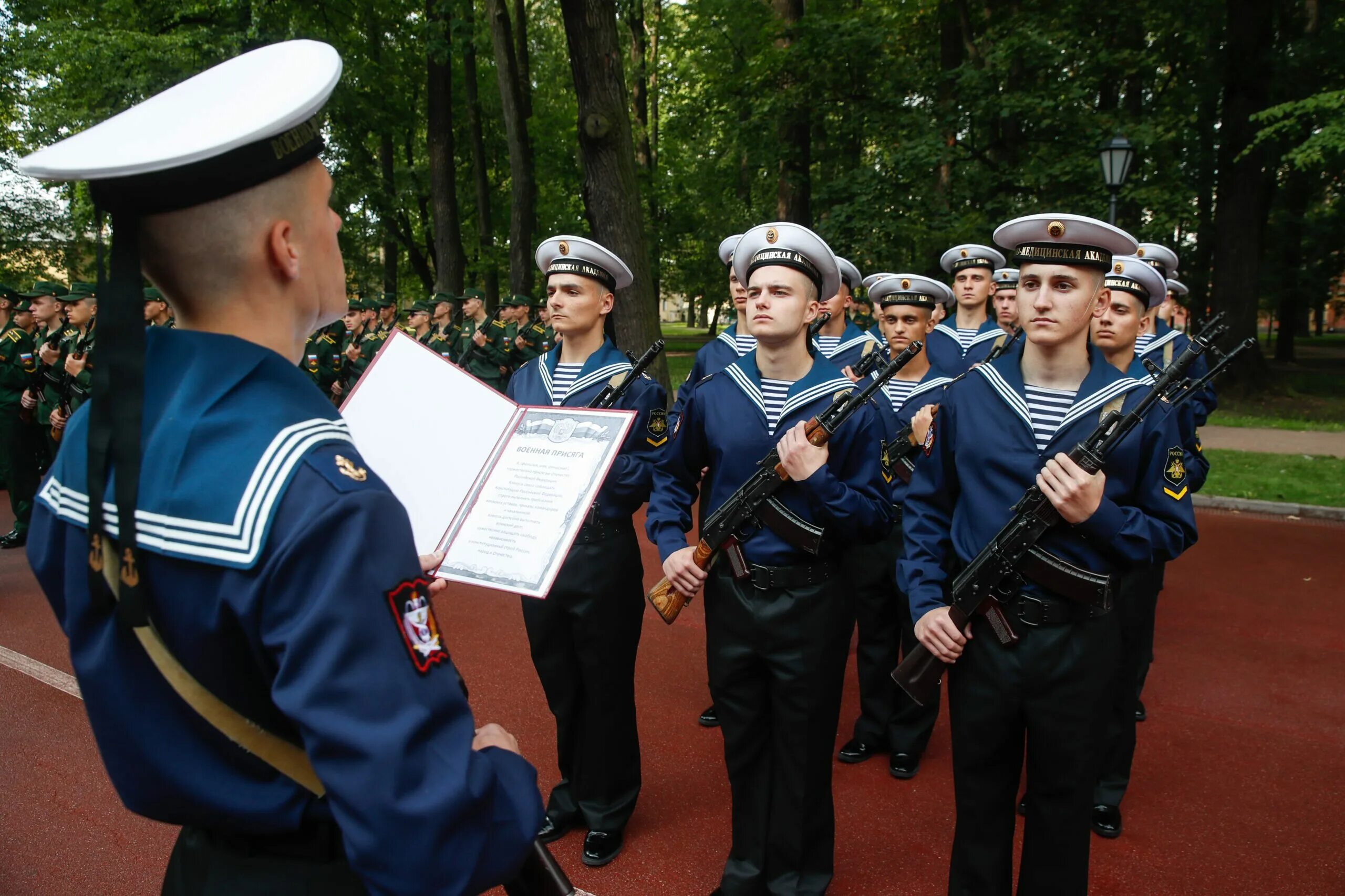 Врачи военно медицинской академии санкт петербург. Военно-медицинская Академия Санкт-Петербург присяга. Военно-медицинская Академия имени с. м. Кирова. Присяга ВМЕДА 2022. Военно-медицинская Академия имени с м Кирова курсанты.