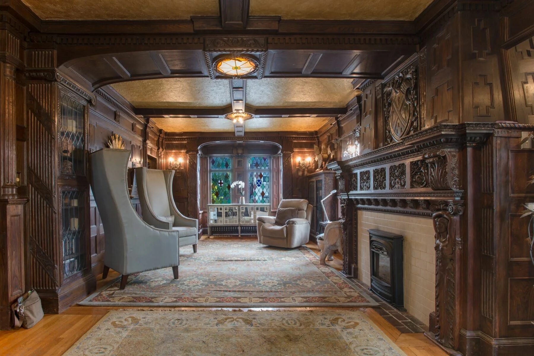 Гарри поттер спальня гриффиндора. Гарри поттер гостиница гриффиндора. Гарри поттер гостиная гриффиндора. Стиль хогвартса. Гарри поттер интерьер хогвартса.