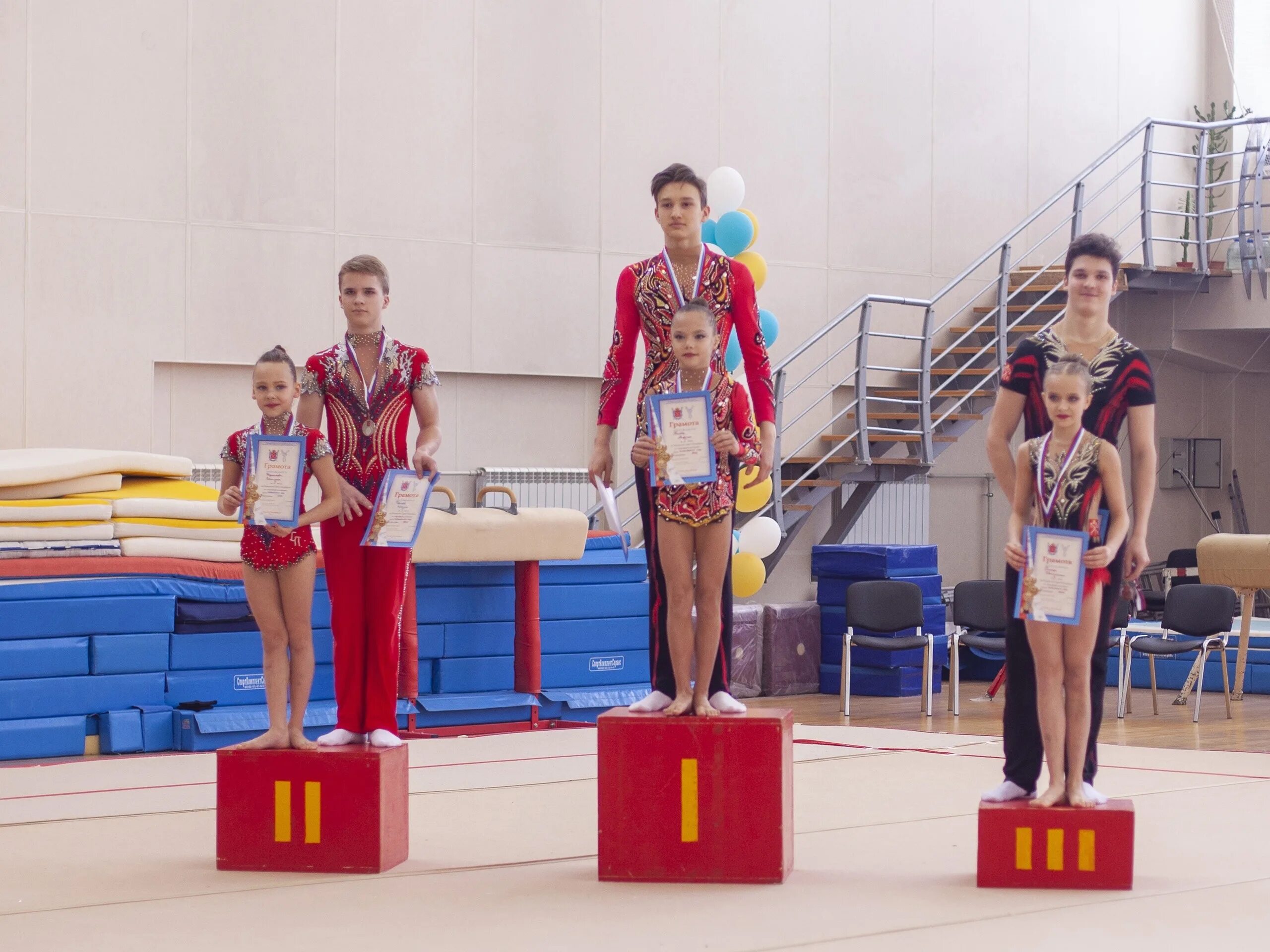 Степ аэробика соревнования. Художественная гимнастика соревнования. Лента для художественной гимнастики. Лента для художественной гимнастики. Соревнования по художественной гимнастике.