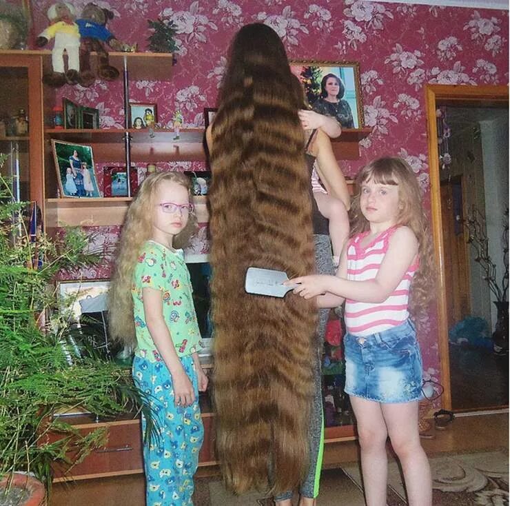 дарья губанова волосы. не стригла волосы 2 года. отросли длинные волосы у детей. даша губанова длинные волосы. алтайская рапунцель дарья губанова.