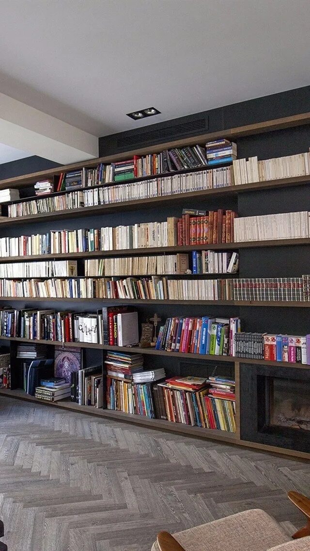 Living library. Backrooms библиотека. Библиотека с камином. Дизайн гостиной с библиотекой. Библиотека уровень backrooms.