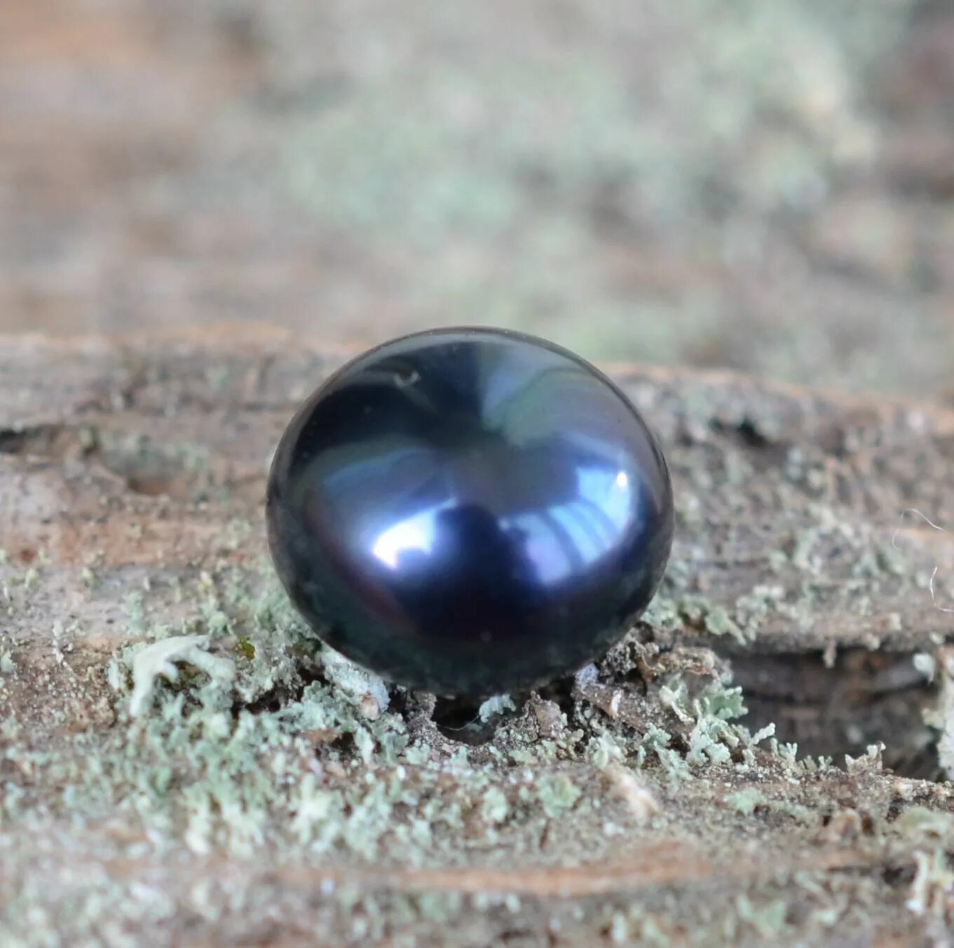 Большой черный натуральный. Чёрный авантюрин камень. Оникс камень черный. Матовый оникс. Турмалин галтовка.