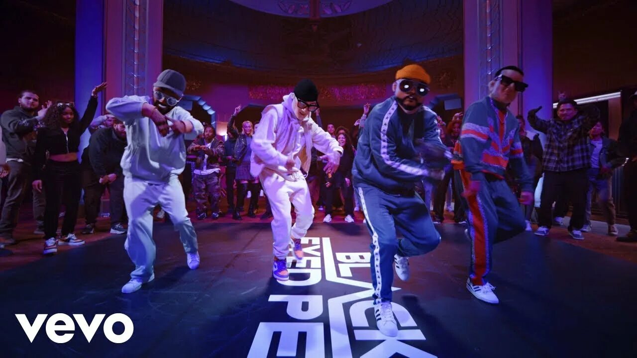 Black eyed peas / daddy yankee. Black eyed peas / daddy yankee. Bailar contigo black eyed daddy. Daddy yankee bailar contigo. Bailar contigo black eyed daddy.