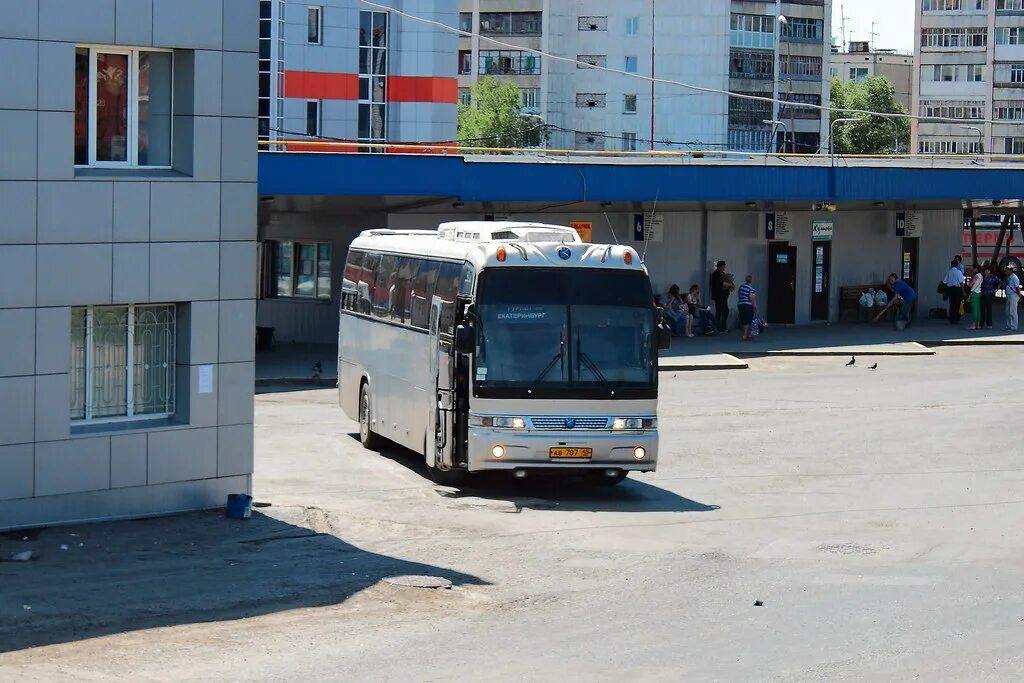 Автобусы курган телефон. Автовокзал Курган. Kia Granbird 45. Автобусный вокзал в Кургане. Автовокзал Курган автобус.