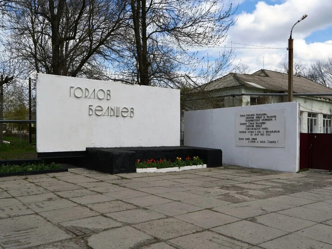 полиция новошахтинск фото. мужик поймал сома рыбалка. белый новошахтинск.