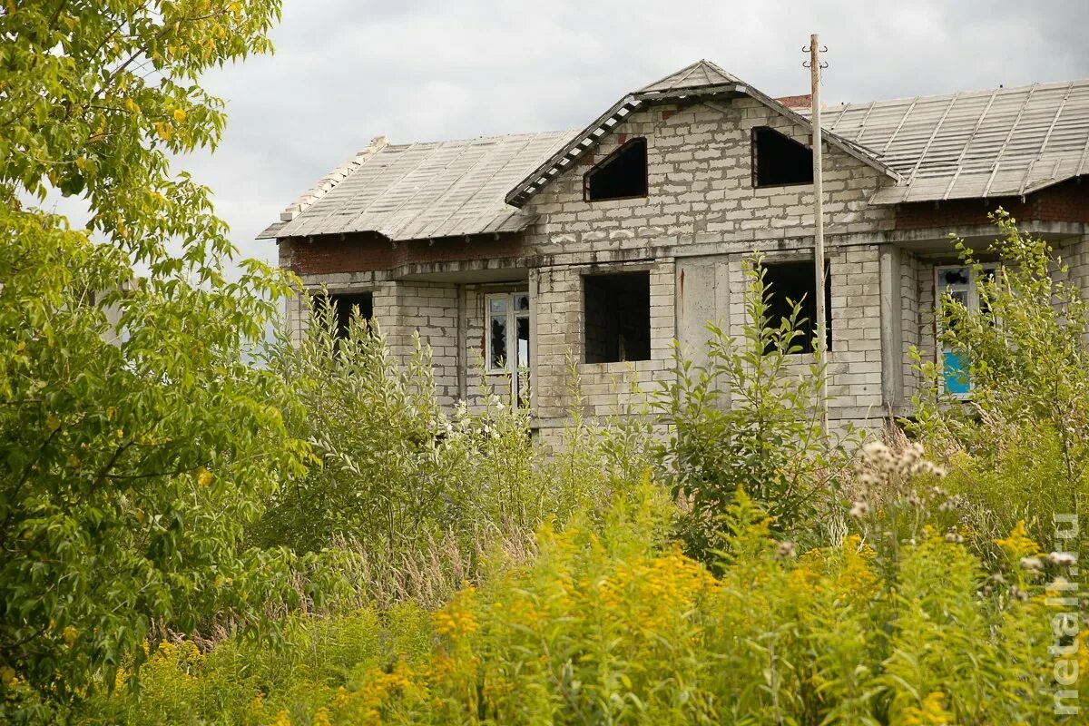 Деревня кутузовского. Кутузовская Слобода Зеленоград недострой. Кутузово Зеленоград коттеджный поселок. Кутузово Зеленоград недострой. Заброшенный поселок Кутузовская Слобода.