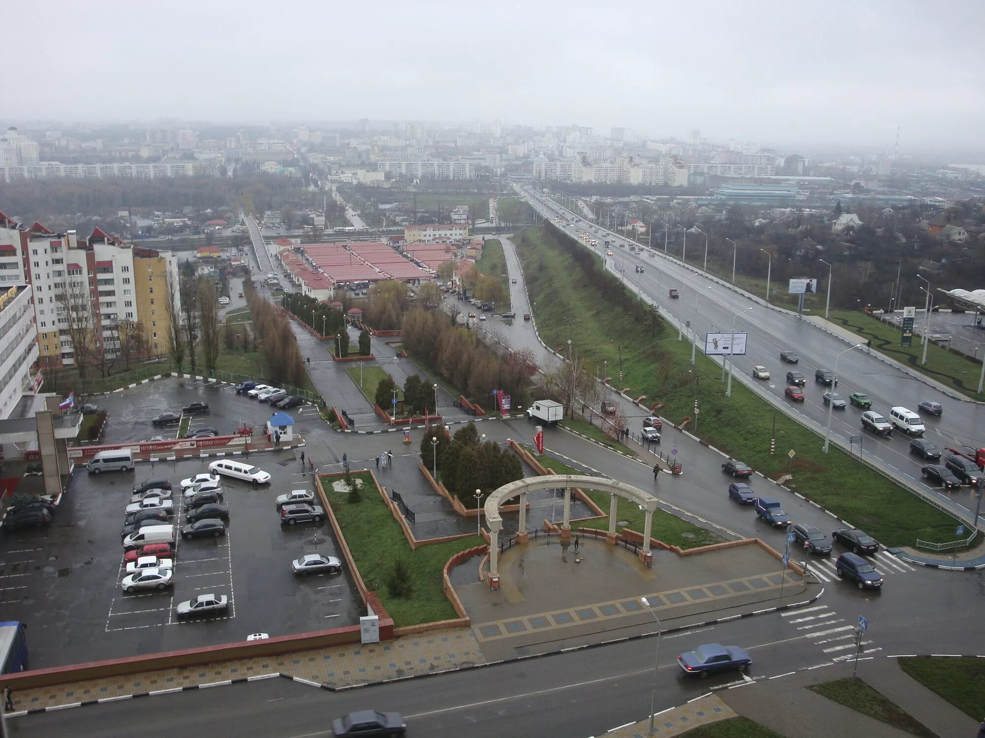 В Белгороде после обстрела пострадали не менее 60 квартир и 32 машины - РБК