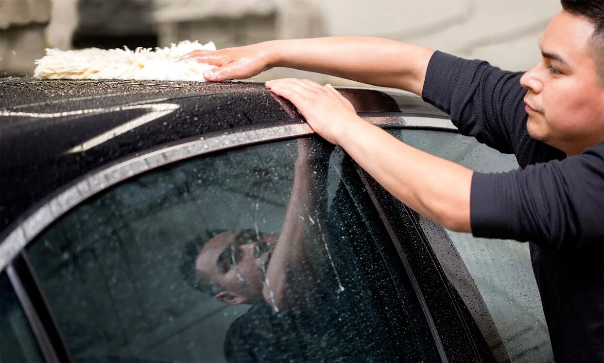 I have my car washed. Car Wash. Car Wash worker. Замшевая автомойка. Car washing mat.