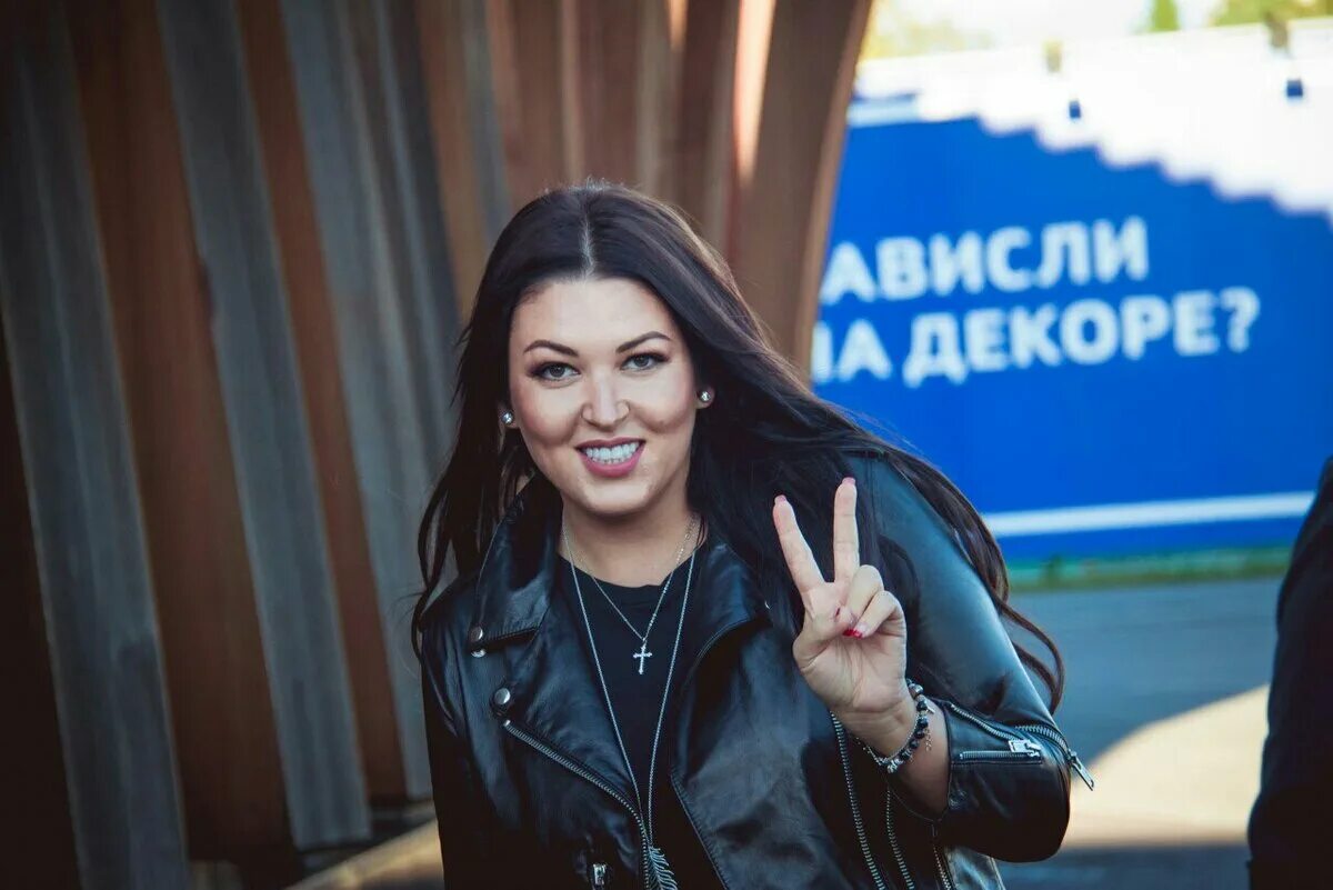 Песня хулала. Дубцова мама я не буду плакать больше. Irina dubtsova о нем. Дубцова мама я не буду плакать больше. Группа девочки островок.
