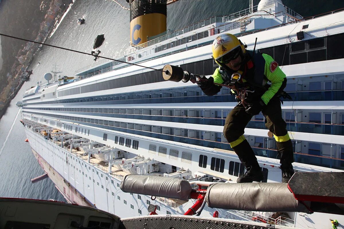 Costa concordia крушение. Коста Конкордия 2012. Крушение Коста Конкордии. Крушение Коста Конкордии 2012. Крушение лайнера Costa Concordia.