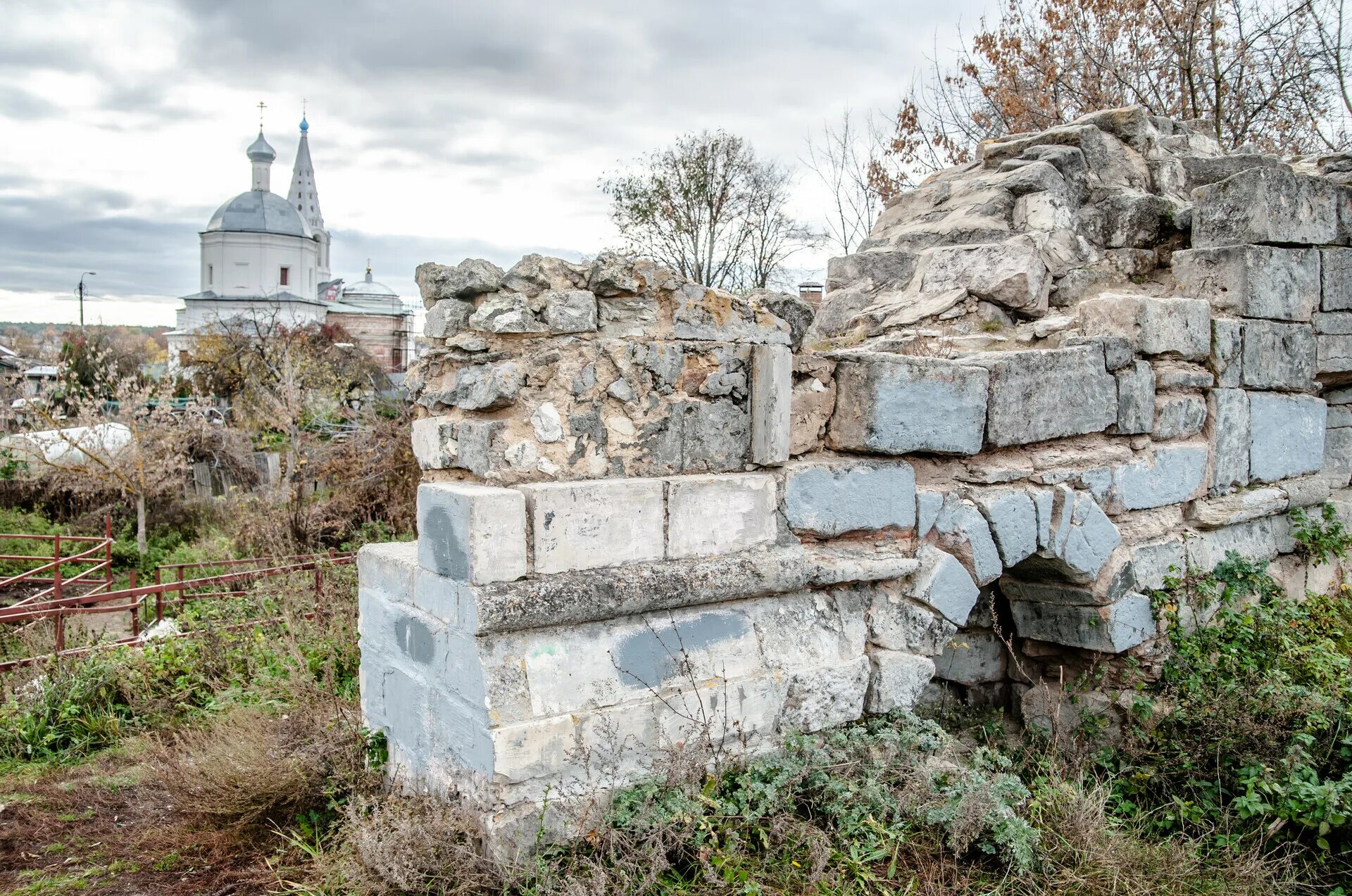 Серпуховский Кремль Серпухов. Серпуховский Кремль Соборная гора. Серпухов. Кремль XIV века.. Крепость Серпухов Кремль Серпухова.