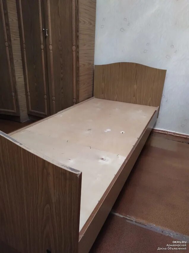 Возьму кровать даром. Кровать мебель даром. Двухспальная кровать б/у. Возьму кровать даром. Устюг отдам даром кровать.