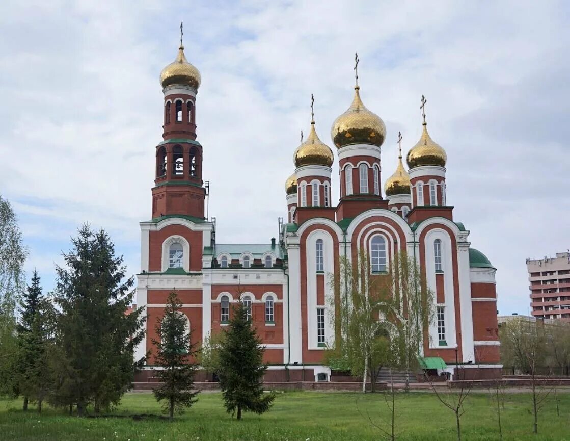 Храмы на левом берегу