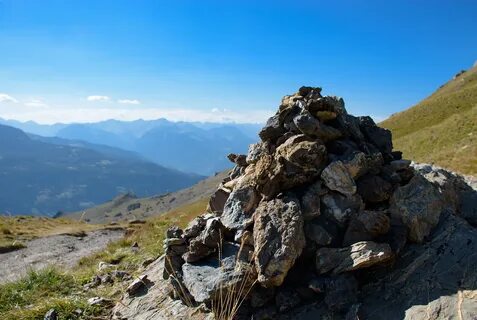 Даны три кучи камней содержащих соответственно