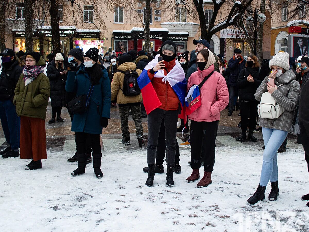 Как проходят митинги. Митинги за Навального 2021. Митинг в поддержку Навального 23 января 2021. Пикет в Пензе Навальный 2018. Арзамас митинг 23 января.