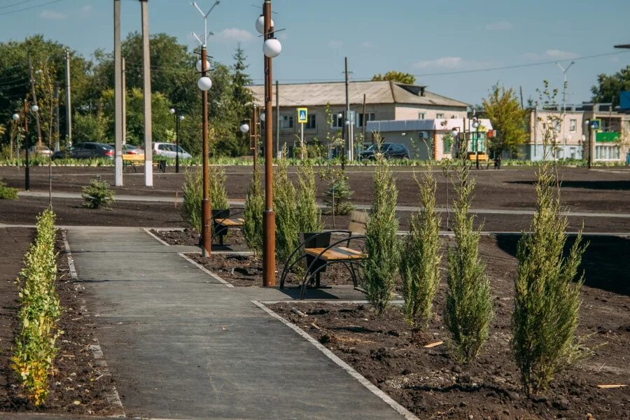 Сквер в п светлый Саратовской. РП Татищево сквер Саратовской области. Сквер спортивный в Татищевском районе. Поселок Татищево Саратовская область.