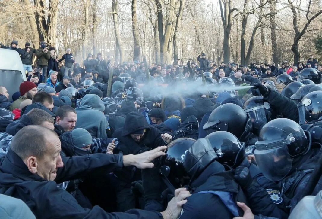 Происходящие события в киеве. Протесты в украине. массовые беспорядки на украине. протесты в украине сейчас. массовые беспорядки в киеве.