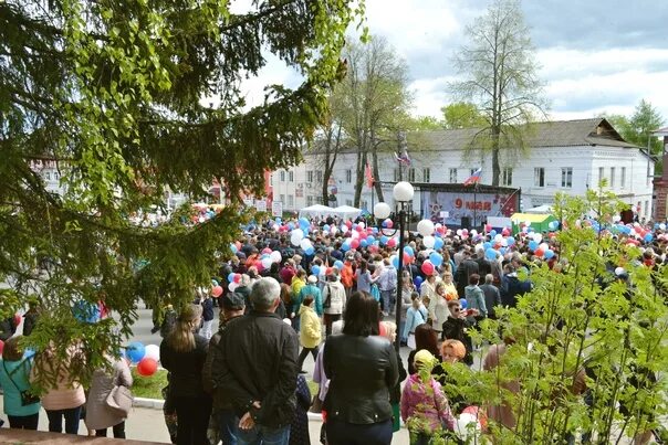 Погода красные баки нижегородская область. Митинг в парке победы нижний новгород. Красные баки. Фото красных баков. День поселка красные баки 2024.
