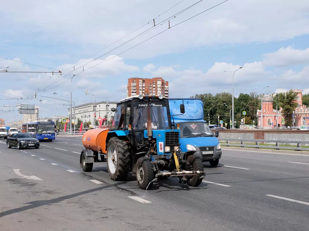 Московский тракторный. Коммунально уборочная техника МТЗ 82. МТЗ.82.1 поливалка. МТЗ 82.1 трактор Коммунальная техника. Тракторный завод МТЗ 82.