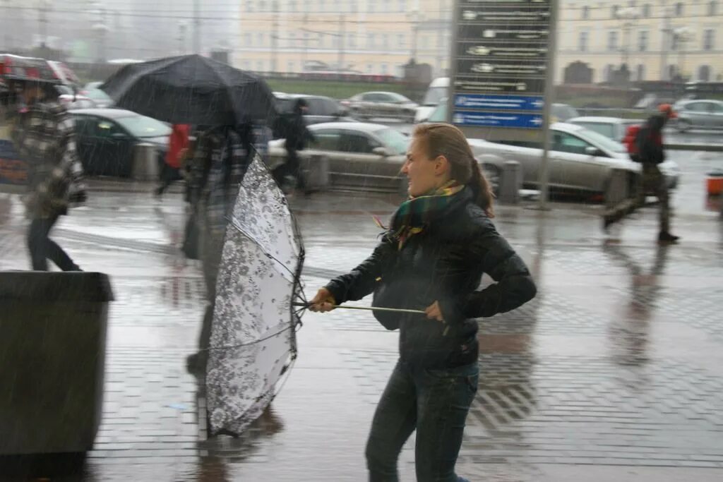 Штормовая погода в москве. Штормовое предупреждение. Штормовое предупреждение дождь. Штормовое предупреждение ветер. Штормовое предупреждение дождь и ветер.