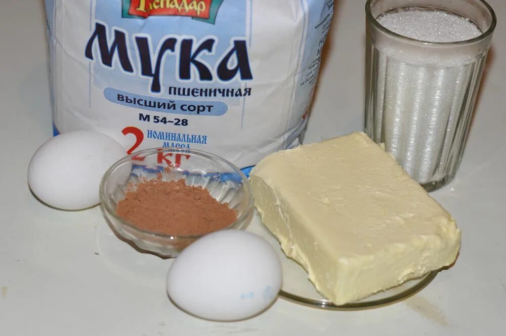Печенье сливочное масло мука яйца. Ингредиенты для песочного теста. Ингредиенты для печенья. Ингредиенты для теста печенье. Песочное тесто для печенья Ингредиенты.