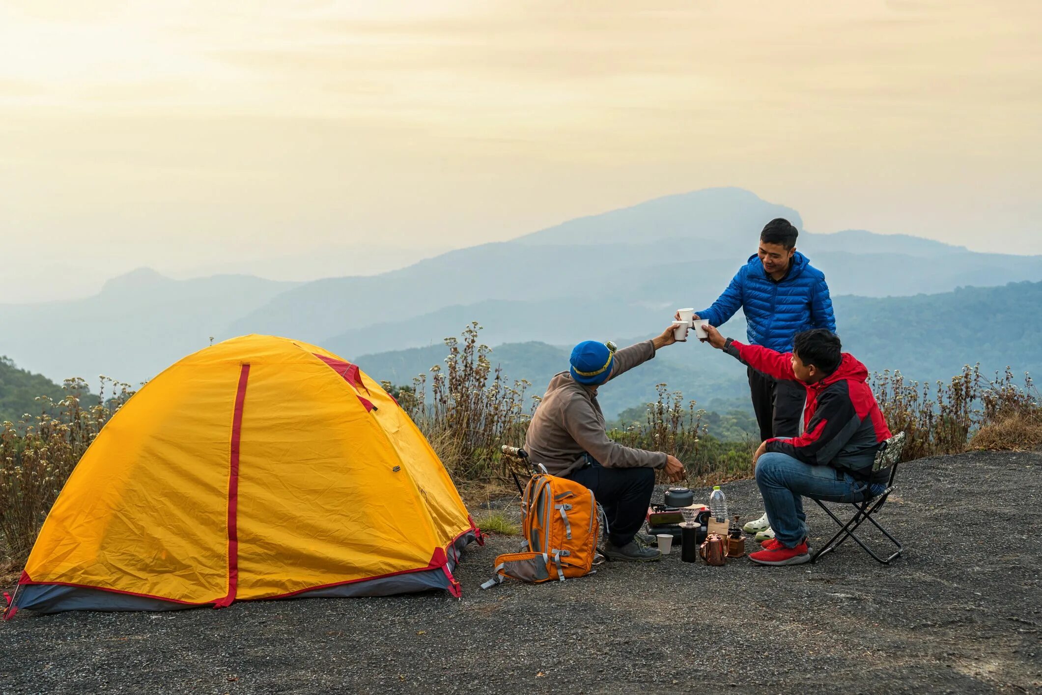 Camp guide. Hiking Camping. Camper Hiker. Cykling Hiking Camping. Философия кемпинга.