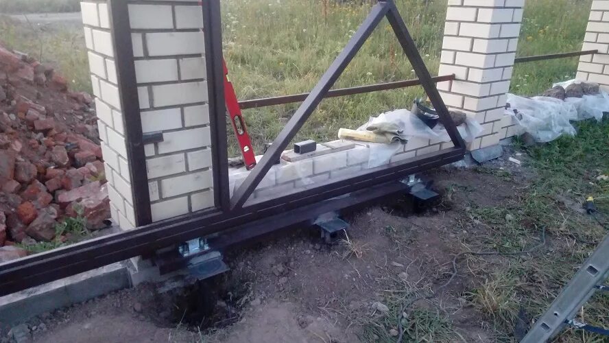 Закладная для откатных ворот (до 6000). Закладная под откатные ворота алютех. Чертеж откатных ворот 4 метра. Монтажный чертеж откатных ворот. Закладные под откатные ворота doorhan.
