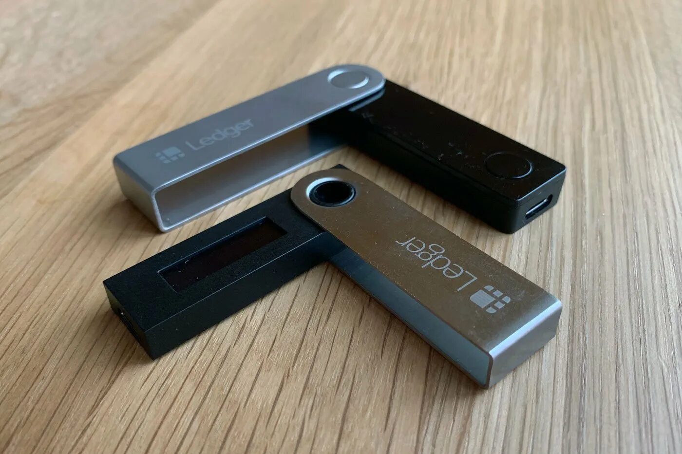 Ledger x купить. Ledger Nano s. Ledger Nano x. Ledger Nano x упаковка 2022. Ledger Nano x брелок.