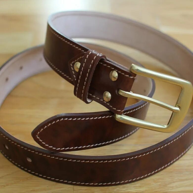 соединитель ремней из кожи. коричневый ремень. ремни мужские своими руками. кожаный ремень с латунной пряжкой. кожаный подвес на ремень.