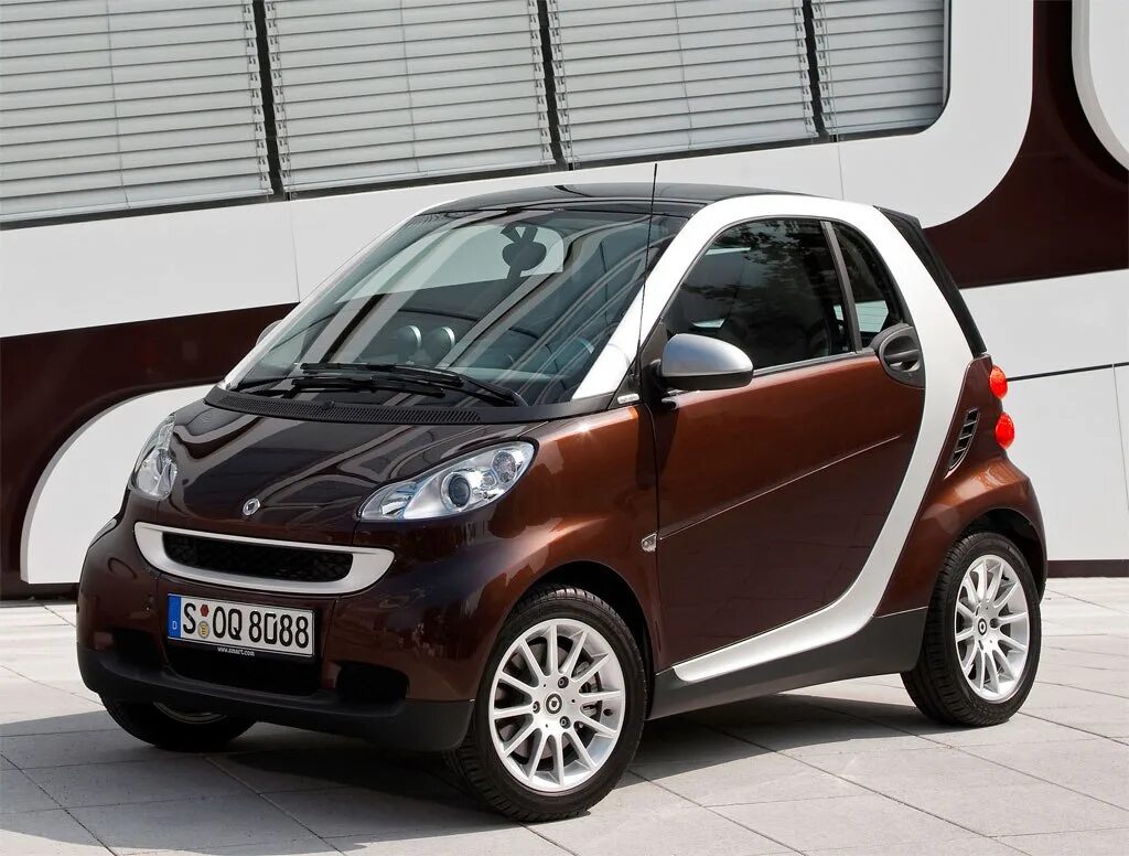 Очень экономичный. Smart Fortwo 2000. Smart Fortwo 2007. Mercedes Smart Fortwo. Малолитражки Smart Fortwo.