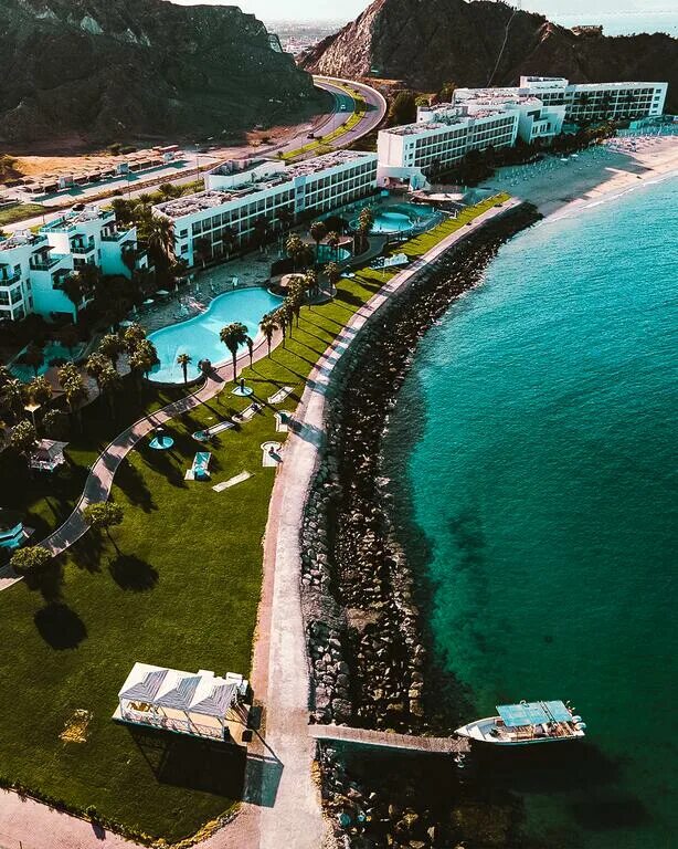 Фуджейра отзывы 2025. Отель radisson blu resort fujairah. рэдиссон блю фуджейра резорт 5. рэдиссон фуджейра 5. рэдиссон блю оаэ фуджейра.
