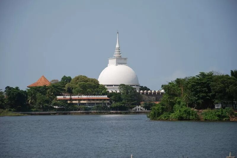 Храм Гангатилака Вихара. Калутара Шри Ланка. Kalutara Bodhiya. Замок Ричмонд Шри Ланка. Шри ланка церковь видео