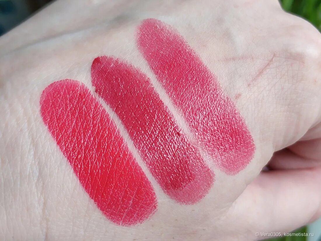 Kiko свотчи. Kiko long lasting stick. Kiko milano блеск свотчи. Kiko milano powder power lipstick 05. Kiko milano high pigment eyeshadow 30.