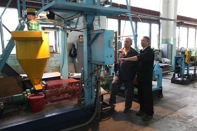 Работа машинист экструдера. Машинист пленочного экструдера. Профессия машинист экструдера. Оператор экструзионной линии, машинист экструдера. Работа машинист экструдера.