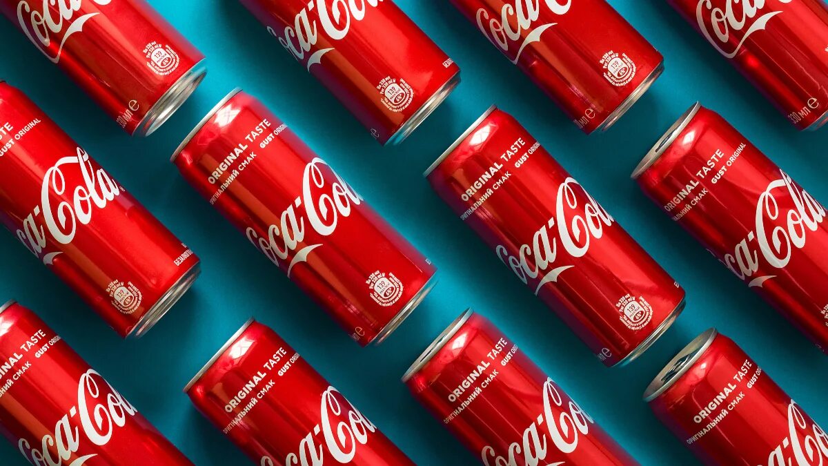 Компания кока-кола продукция. Coca cola фон. Coca-cola 330 мл стекло. Coca cola products. Газированные напитки компании кока кола.