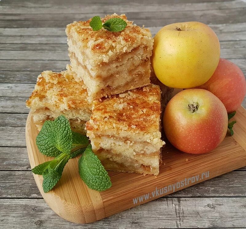 Сладкий пирог с яблоками. Насыпной яблочный пирог. Насыпной ягодный пирог. Насыпной пирог с яблоками. Болгарский насыпной пирог с яблоками.