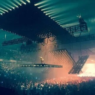 Us stage